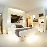 Happy Fish Rooms- Beachfront *
