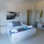 Happy Fish Rooms- Beachfront Períssa