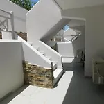 Happy Fish Rooms- Beachfront Appartement Períssa