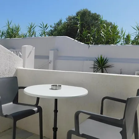 Happy Fish Rooms- Beachfront * Perissa (Santorini)