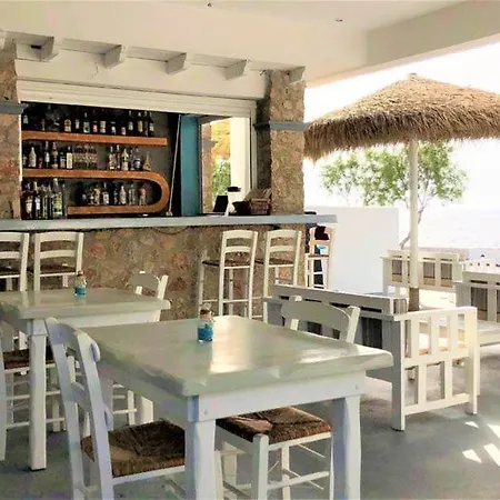 Happy Fish Rooms- Beachfront *