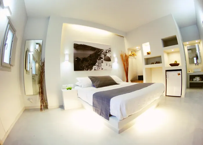 Apartment Happy Fish Rooms- Beachfront Perissa (Santorini)