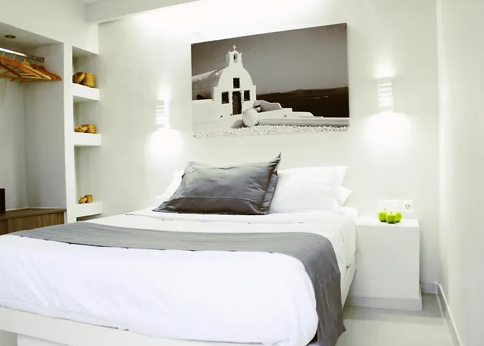 Happy Fish Rooms- Beachfront * Perissa (Santorini)