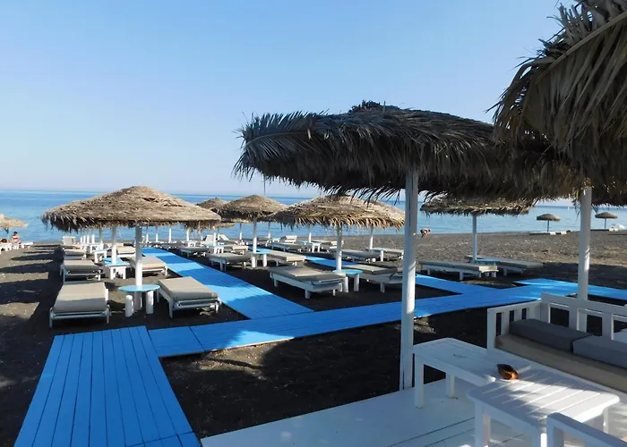 Happy Fish Rooms- Beachfront Perissa (Santorini)