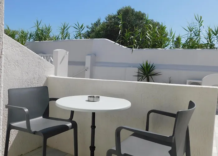 Happy Fish Rooms- Beachfront * Perissa (Santorini)