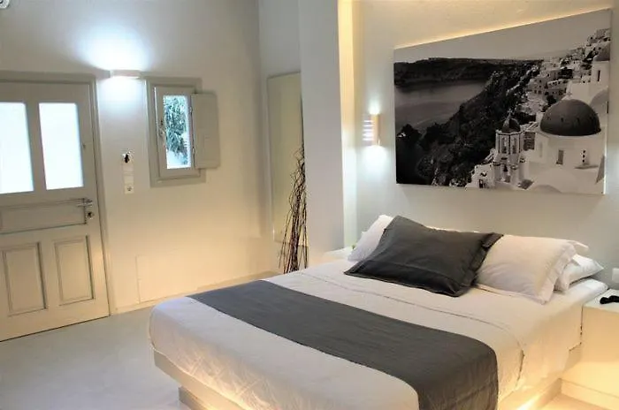 Apartment Happy Fish Rooms- Beachfront Perissa (Santorini)