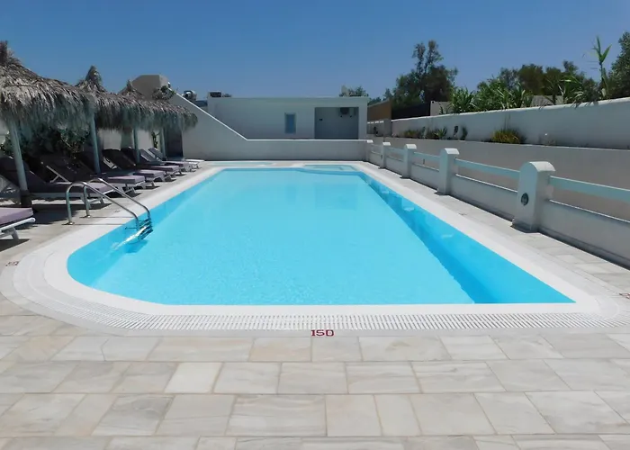 Happy Fish Rooms- Beachfront Apartment Perissa (Santorini)