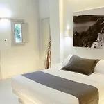 Happy Fish Rooms- Beachfront Apartment *