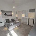 Apartment Happy Fish Rooms- Beachfront *