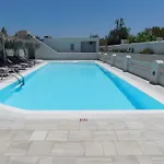 Happy Fish Rooms- Beachfront Apartment Perissa (Santorini)