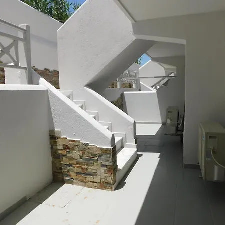 Happy Fish Rooms- Beachfront Appartement Perissa (Santorini)