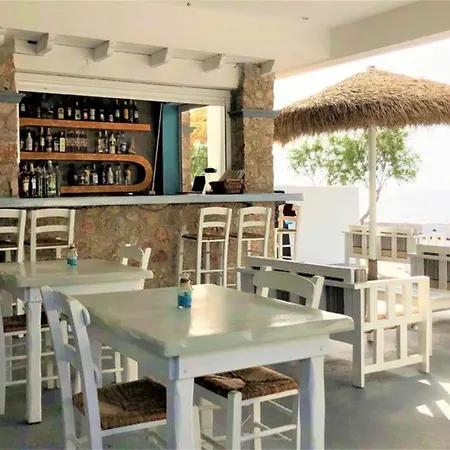 Happy Fish Rooms- Beachfront Apartament Perissa (Santorini)